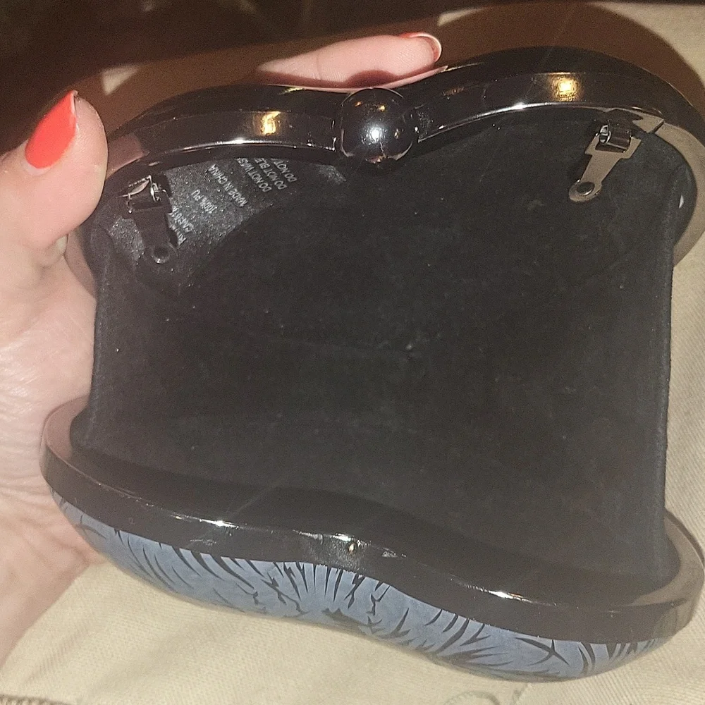 Iron First Hardshell Heart Clutch - Picture 3 of 5